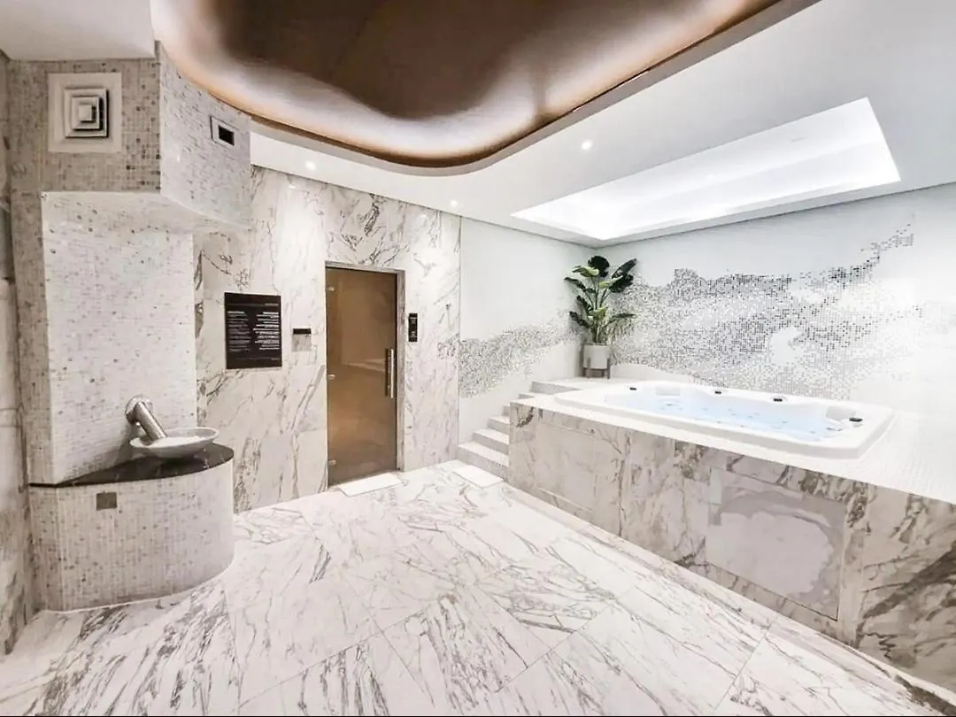 5 Star High Rise Luxury Apartment, Infinity Pool With Stunning Burj View - Brand New Apartment Dubai
