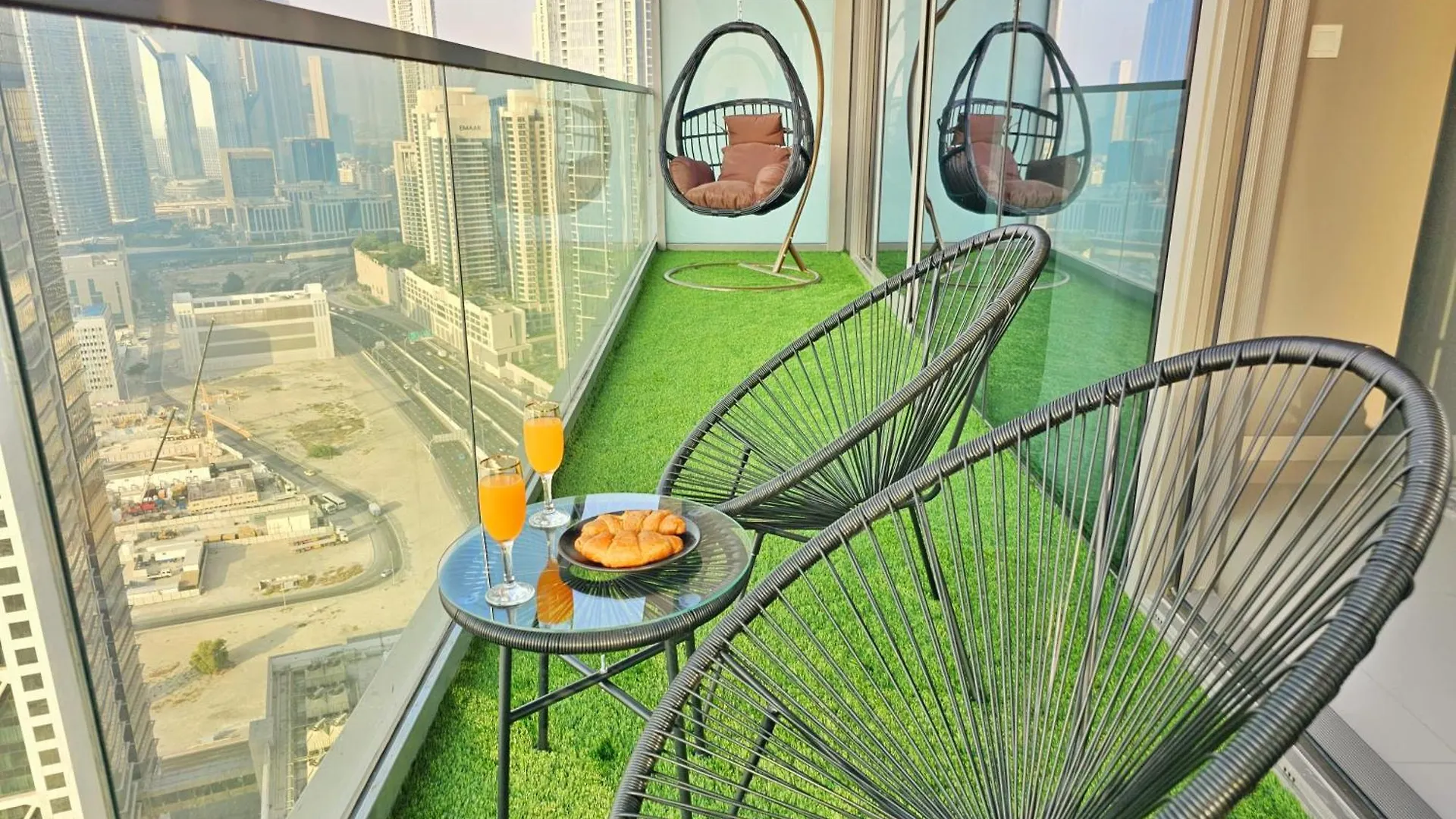 5 Star High Rise Luxury Apartment, Infinity Pool With Stunning Burj View - Brand New Apartment Dubai