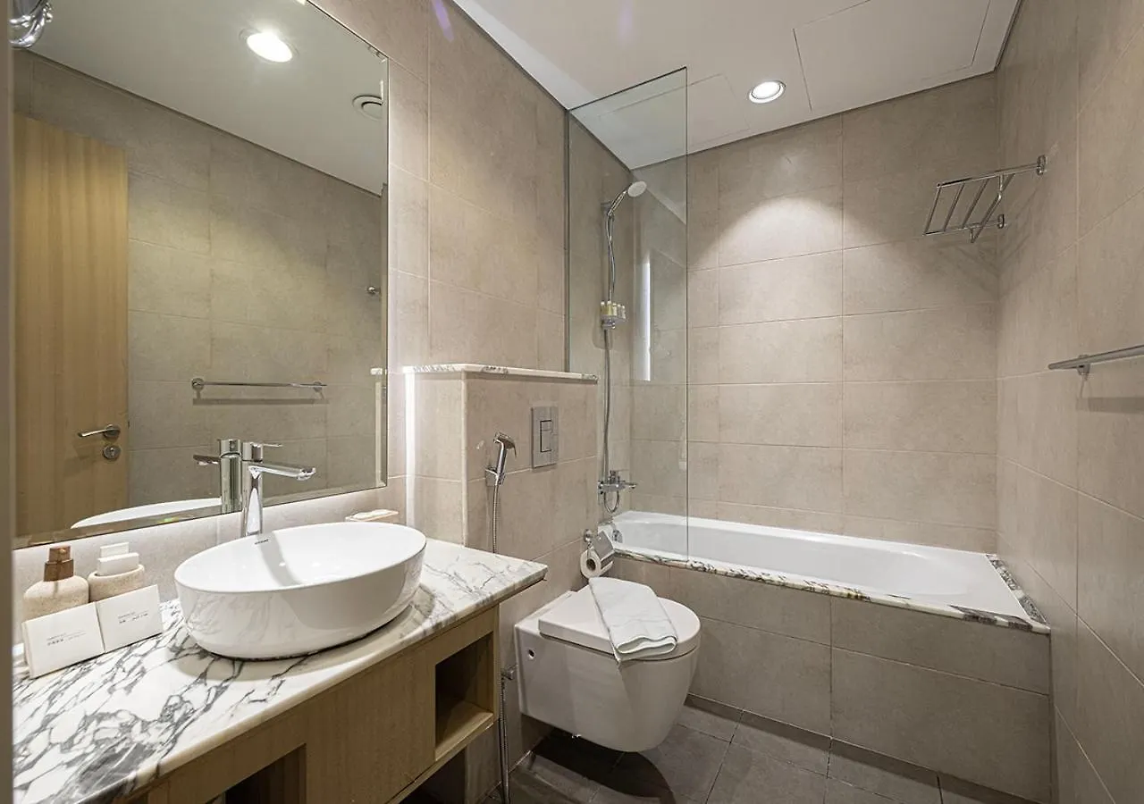 5 Star High Rise Luxury Apartment, Infinity Pool With Stunning Burj View - Brand New Apartment Dubai