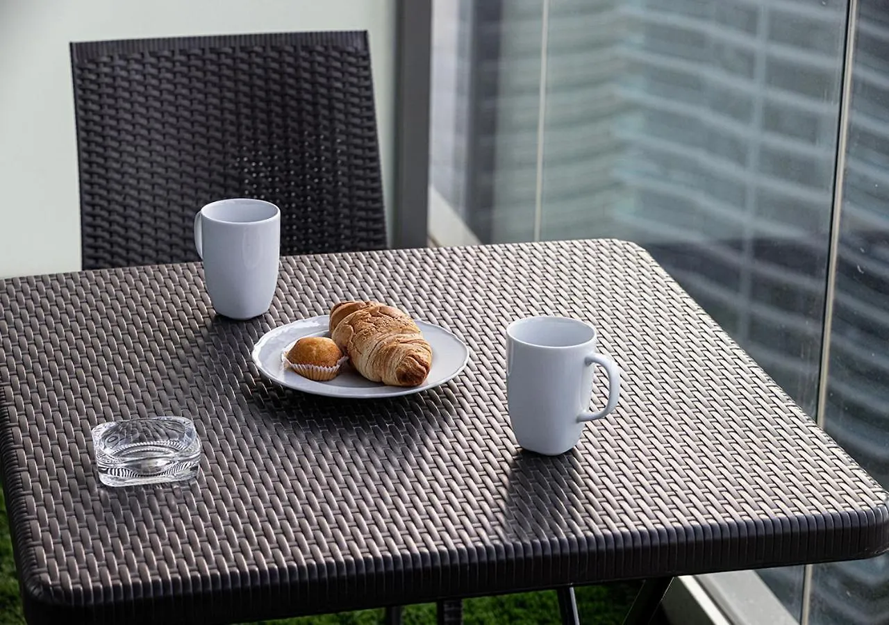 5 Star High Rise Luxury Apartment, Infinity Pool With Stunning Burj View - Brand New Apartment Dubai