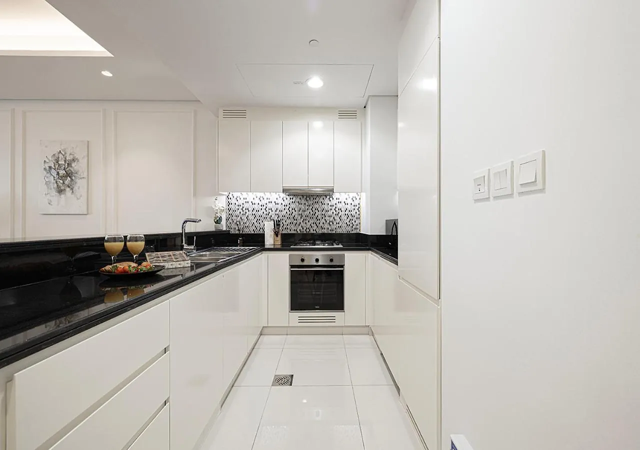 5 Star High Rise Luxury Apartment, Infinity Pool With Stunning Burj View - Brand New Apartment Dubai