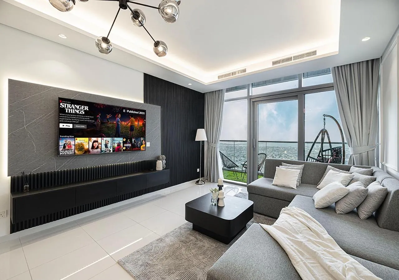 5 Star High Rise Luxury Apartment, Infinity Pool With Stunning Burj View - Brand New Apartment Dubai