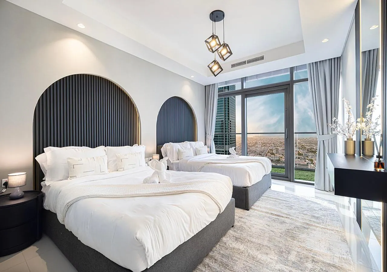 5 Star High Rise Luxury Apartment, Infinity Pool With Stunning Burj View - Brand New Apartment Dubai
