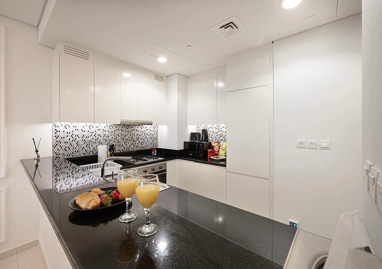 5 Star High Rise Luxury Apartment, Infinity Pool With Stunning Burj View - Brand New Apartment Dubai