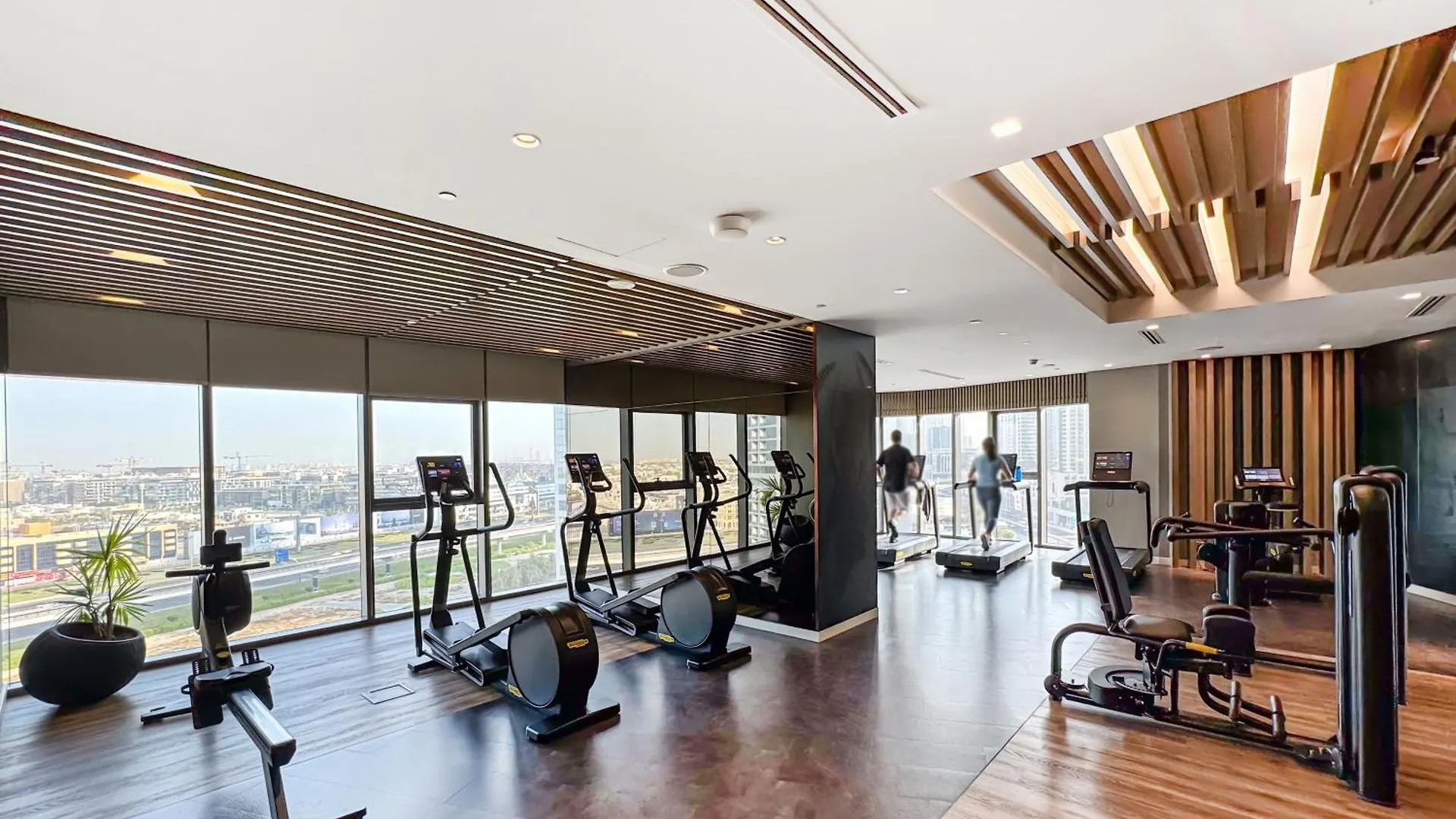 5 Star High Rise Luxury Apartment, Infinity Pool With Stunning Burj View - Brand New Apartment Dubai
