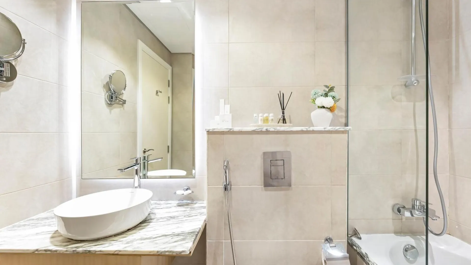 5 Star High Rise Luxury Apartment, Infinity Pool With Stunning Burj View - Brand New Apartment Dubai