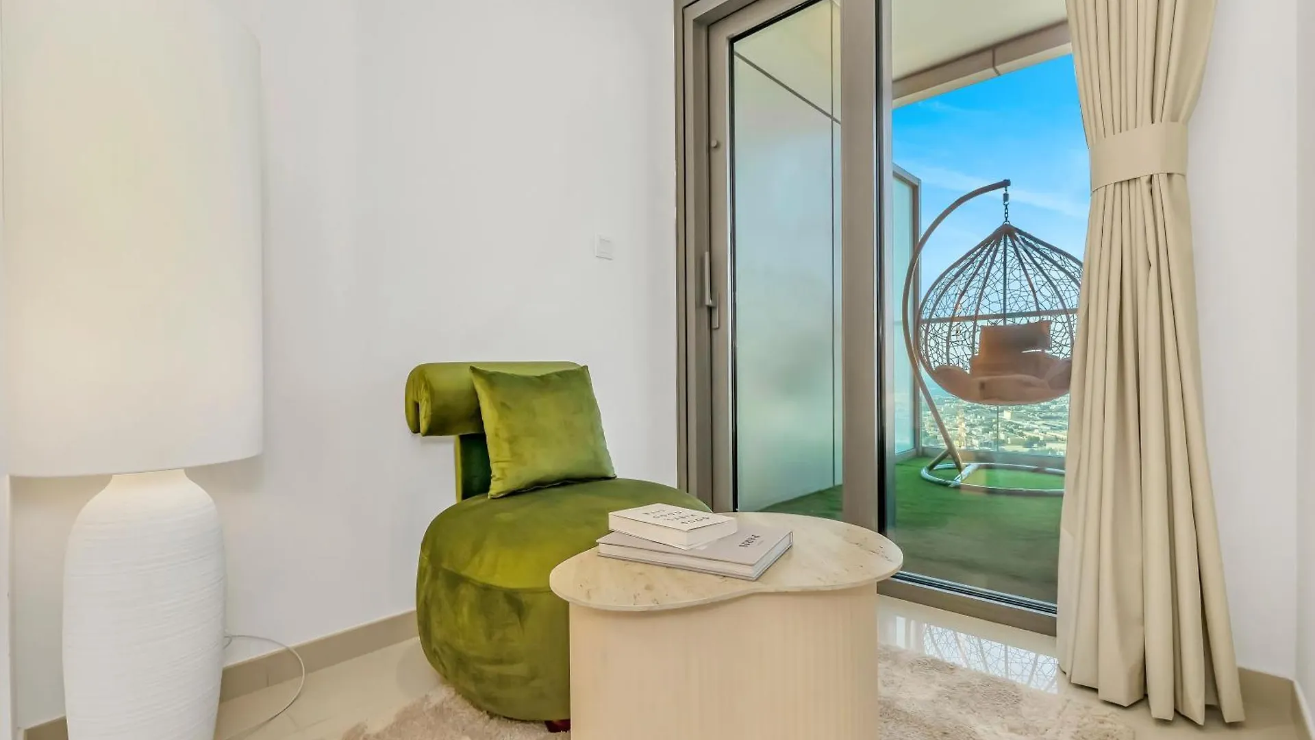 5 Star High Rise Luxury Apartment, Infinity Pool With Stunning Burj View - Brand New Apartment Dubai