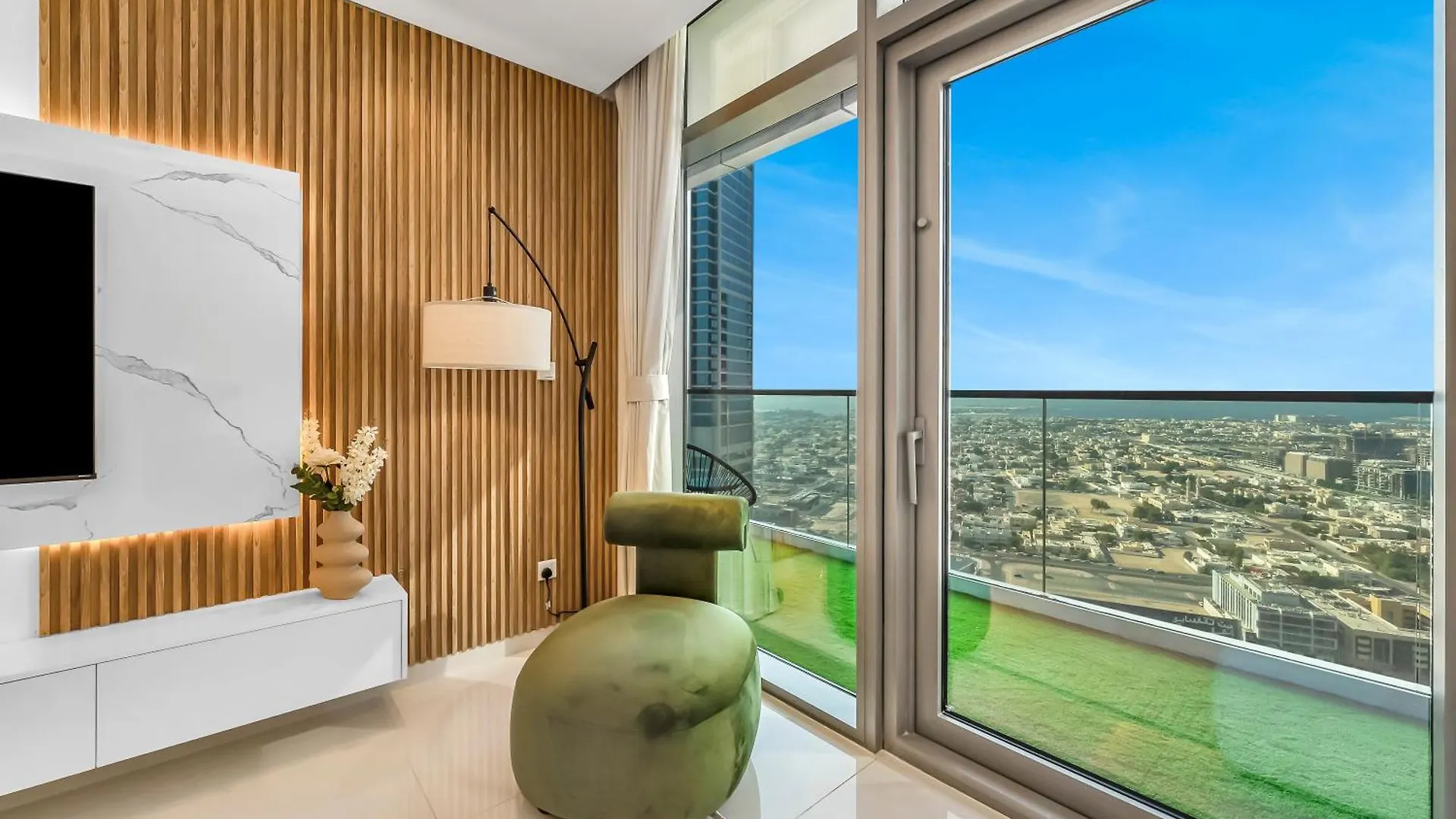 5 Star High Rise Luxury Apartment, Infinity Pool With Stunning Burj View - Brand New Apartment Dubai