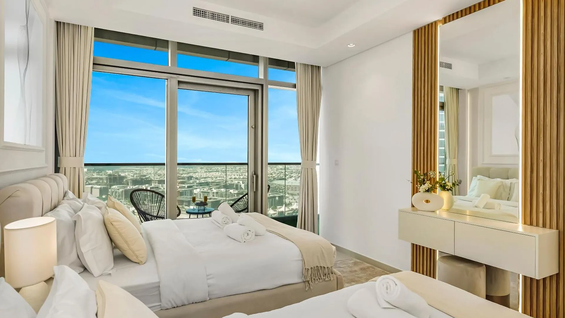 5 Star High Rise Luxury Apartment, Infinity Pool With Stunning Burj View - Brand New Apartment Dubai