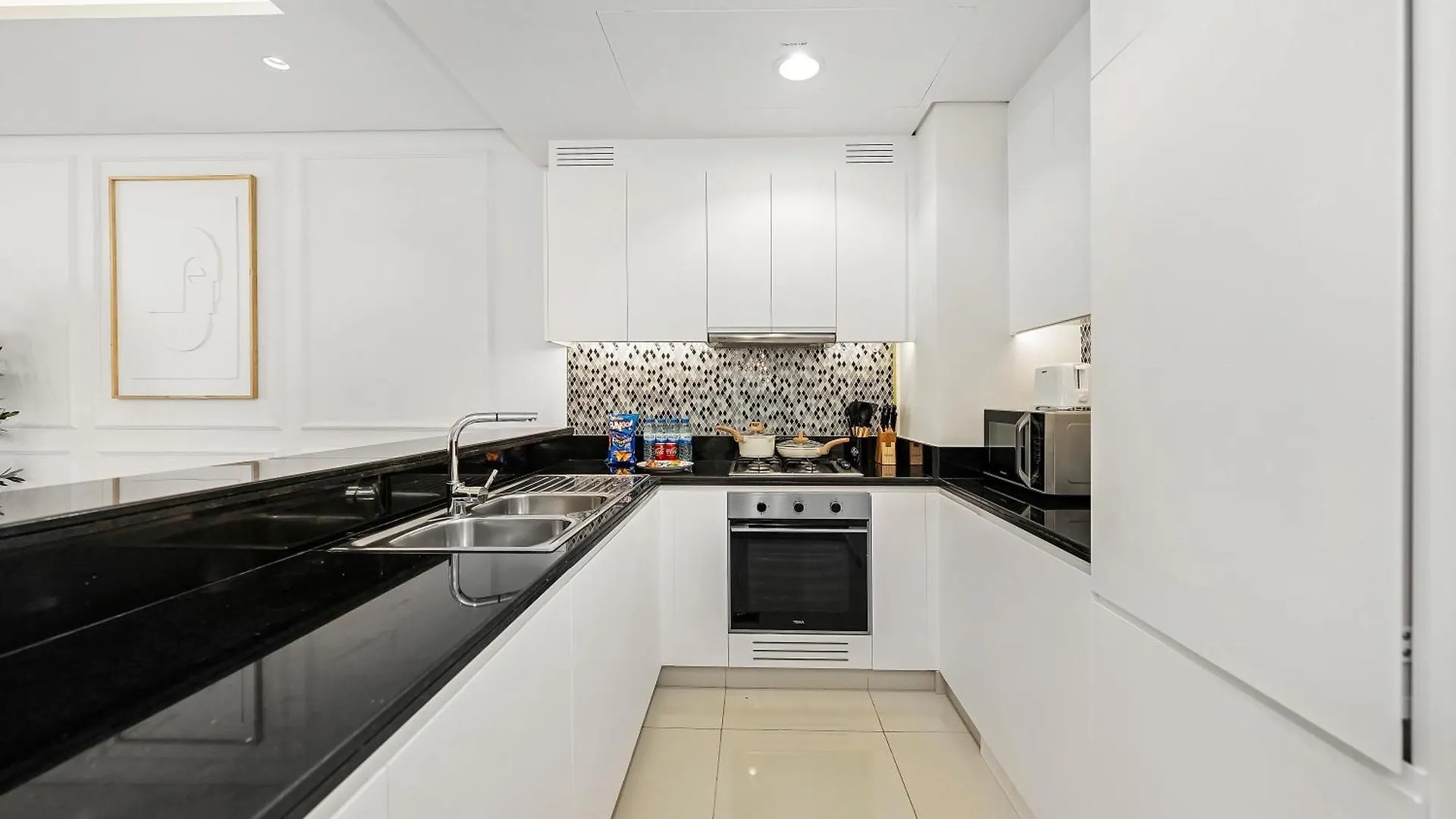 5 Star High Rise Luxury Apartment, Infinity Pool With Stunning Burj View - Brand New Apartment Dubai