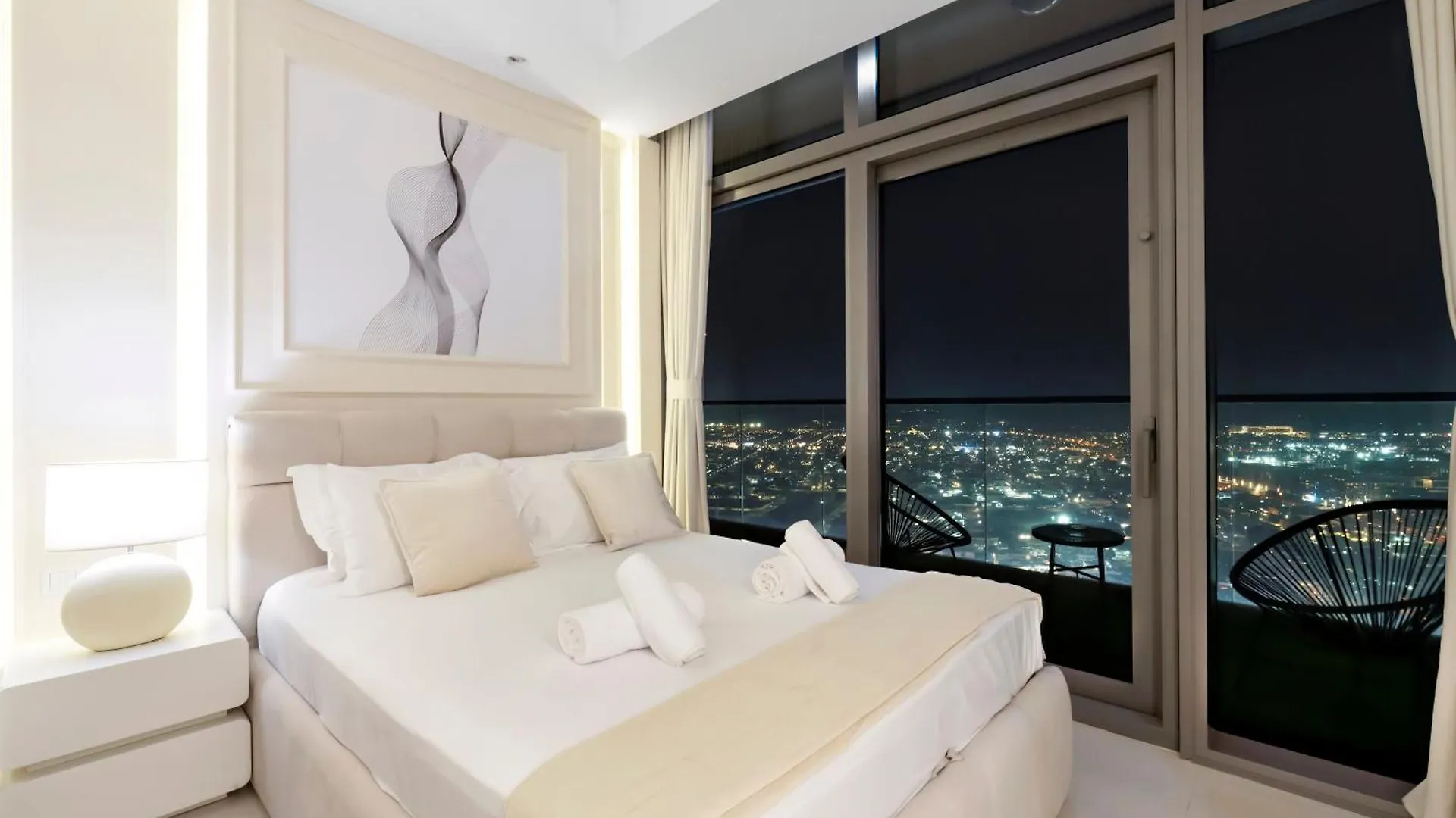 5 Star High Rise Luxury Apartment, Infinity Pool With Stunning Burj View - Brand New Apartment Dubai