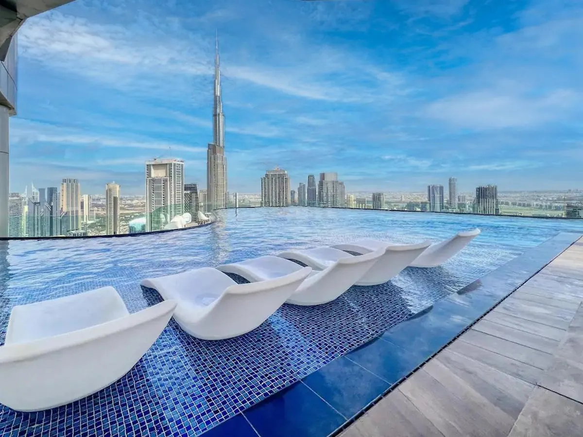 5 Star High Rise Luxury Apartment, Infinity Pool With Stunning Burj View - Brand New Apartment Dubai